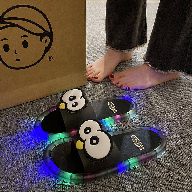 Funny Big Eyes Luminous Slide  - Mule Slip On 评论和价格